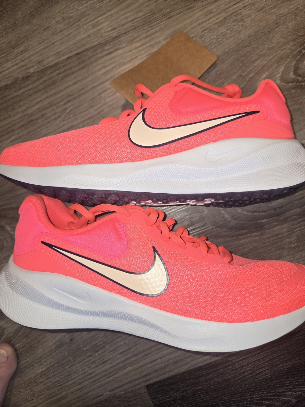 Nike Revolution Crimson Womens 9.5 with White Sole NEW - Picture 2 of 6